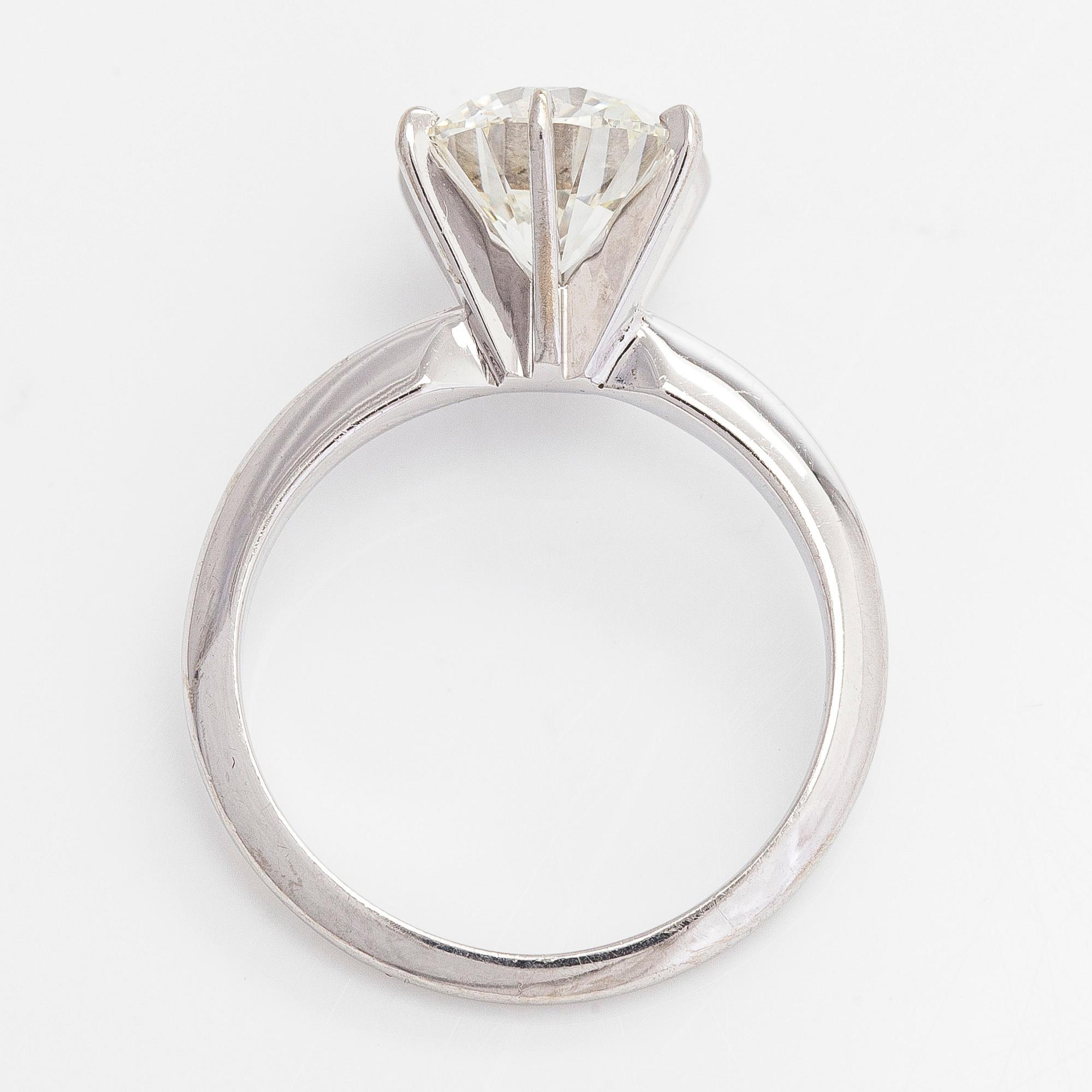 Ring, 14K white gold, set with a brilliant-cut diamond approximately 2.08 ct. Accompanied by EGL certificate.