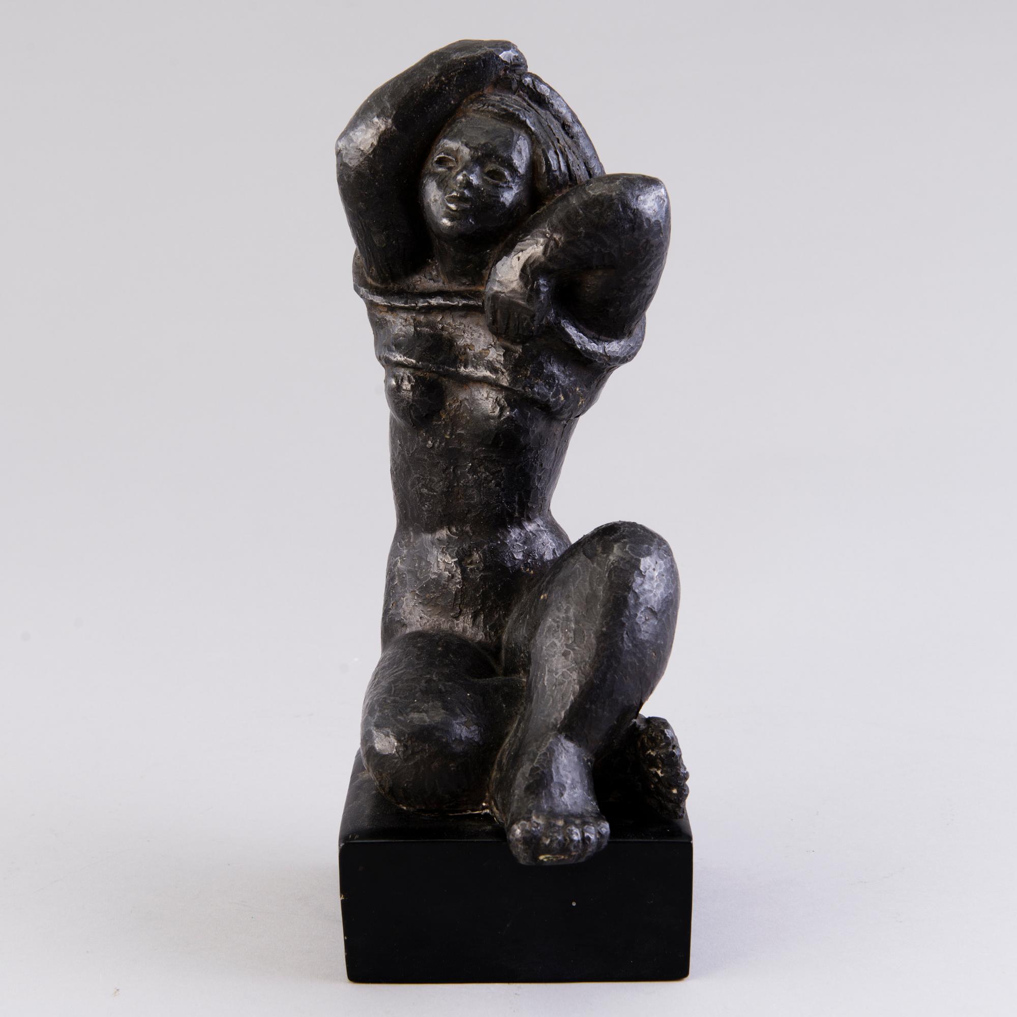 HEIKKI HÄIVÄOJA, veistos, pronssia, signeerattu.