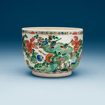 1478. A famille verte tureen, Qing dynasty, Kangxi (1662-1722).