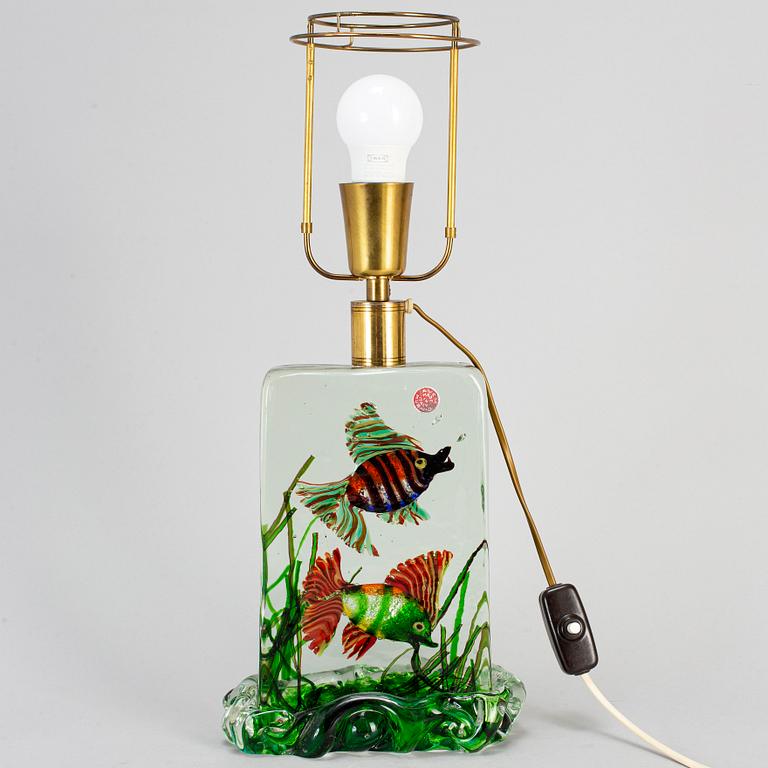 BORDSLAMPA med skärm av Firma Svenskt Tenn, glas, troligen Alfredo Barbini, Cenedese, Murano.