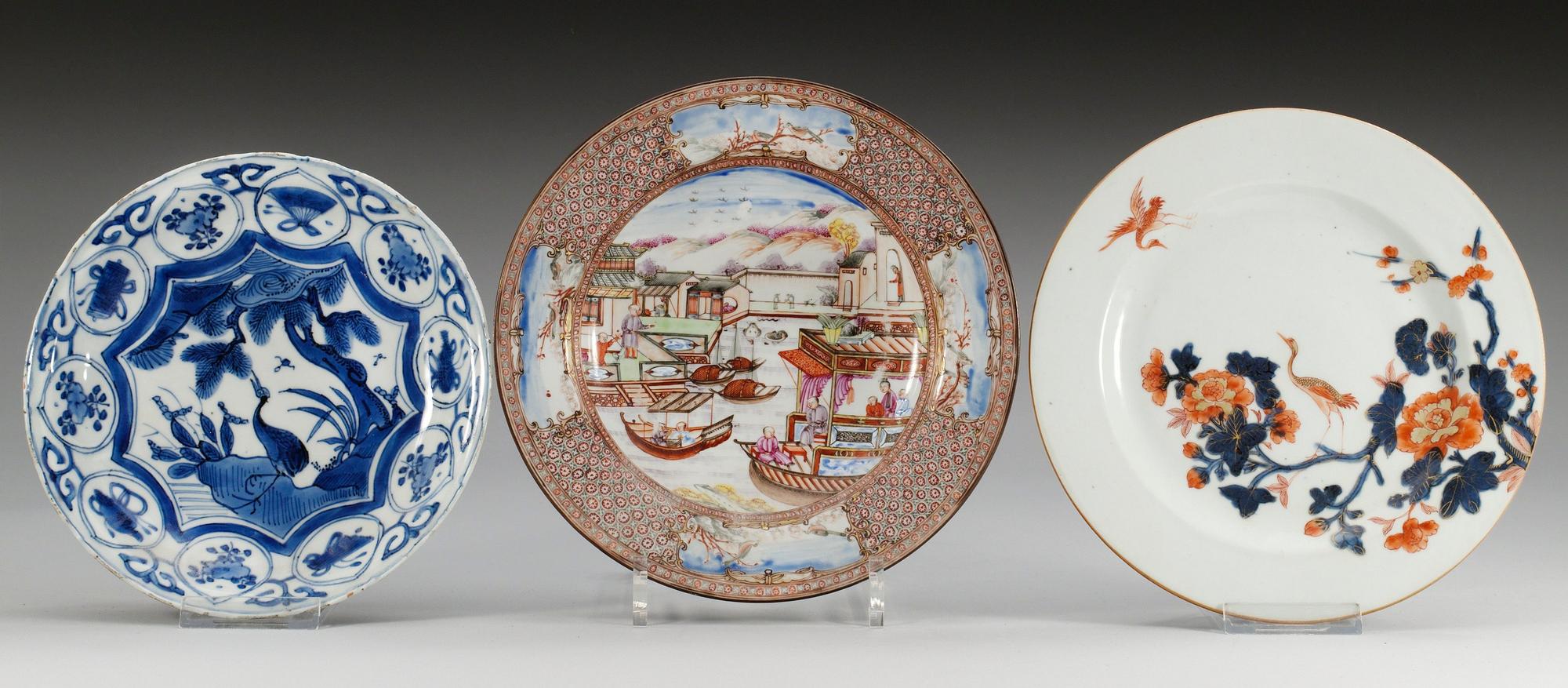 TALLRIKAR, 3 st, porslin. Qing dynastin. Kangxi (1662-1722), Qianlong (1736-95) samt 1600-tal.