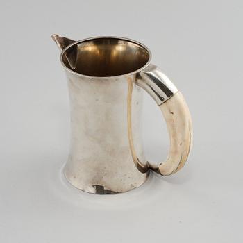 KANNA, silver, Carl Gustaf Hallberg, Stockholm, 1902. Vikt 525 g.