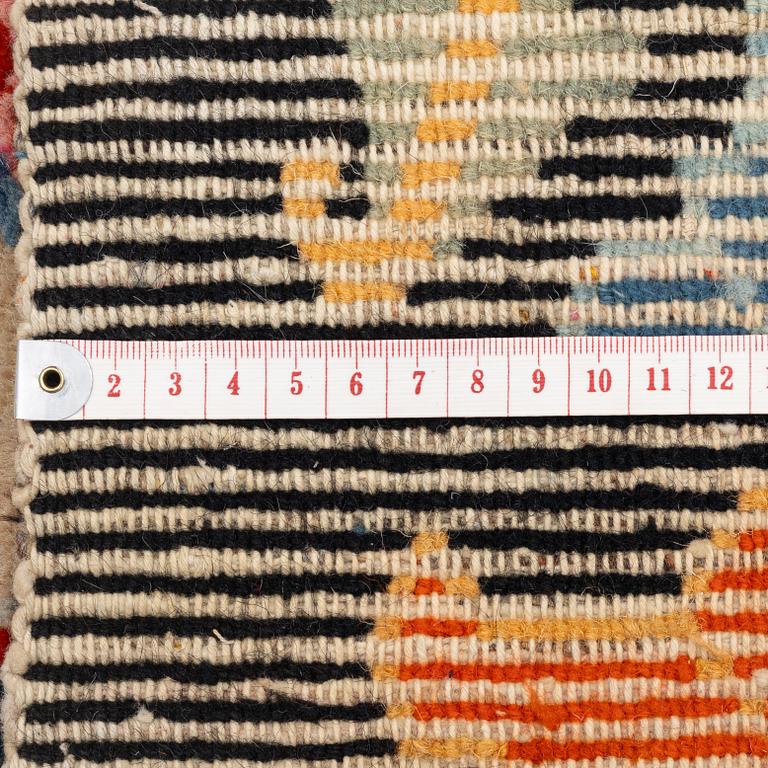 An antique rug, Tibet, circa 1900, approx. 157 x 83 cm.