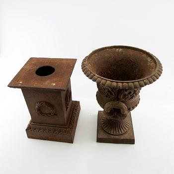 Garden urn with pedestal 20th century cast iron.