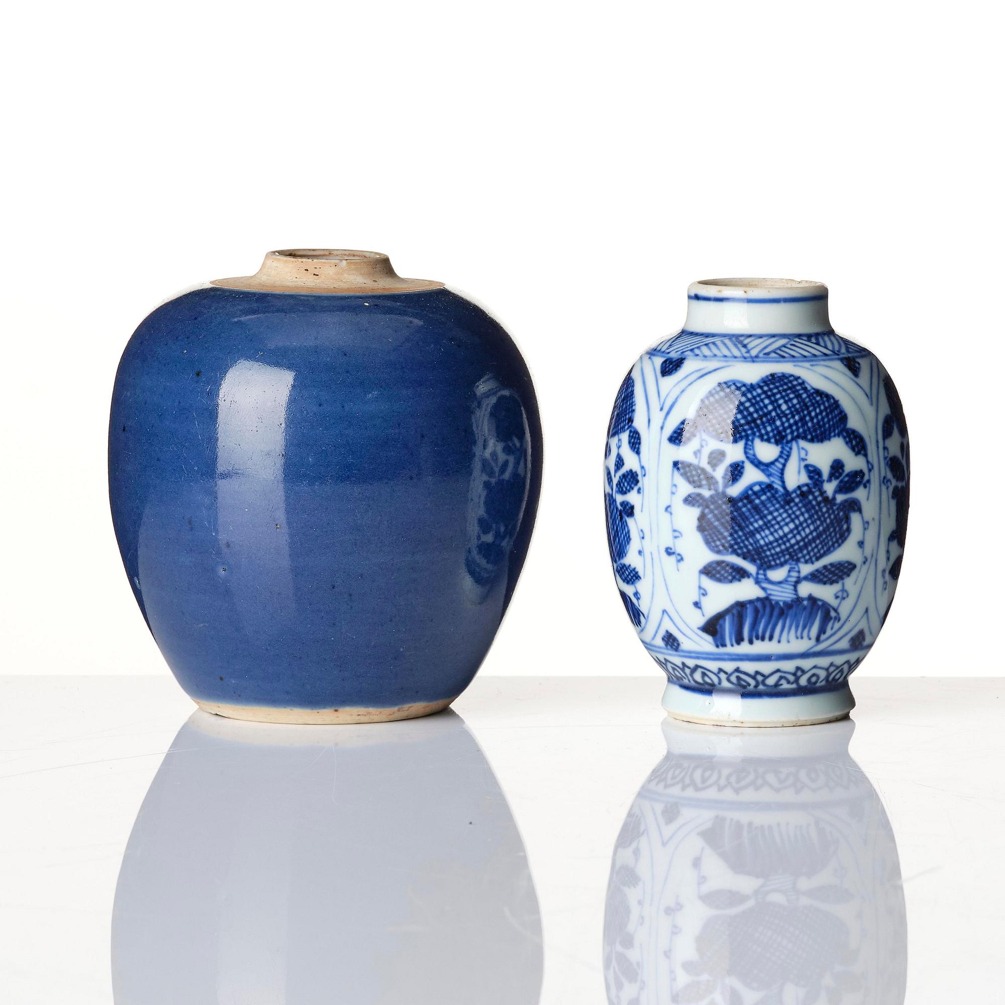A set with two tea caddies and a dish, Transition and 18th century.