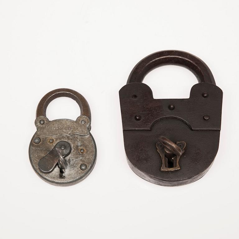 LÅS, 2 st, 1800-tal samt 1900-tal.