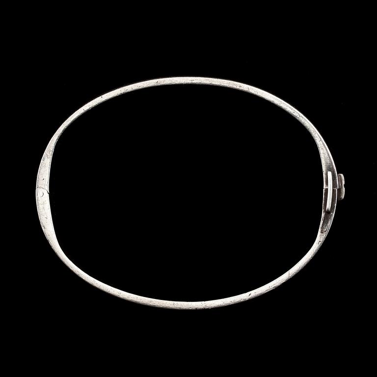 ARMRING, sterlingsilver, Wiwen Nilsson, Lund, 1955. Vikt 26 g.