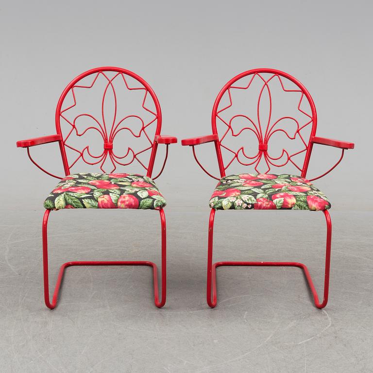 A pair of second half of the 20th century garden chairs.