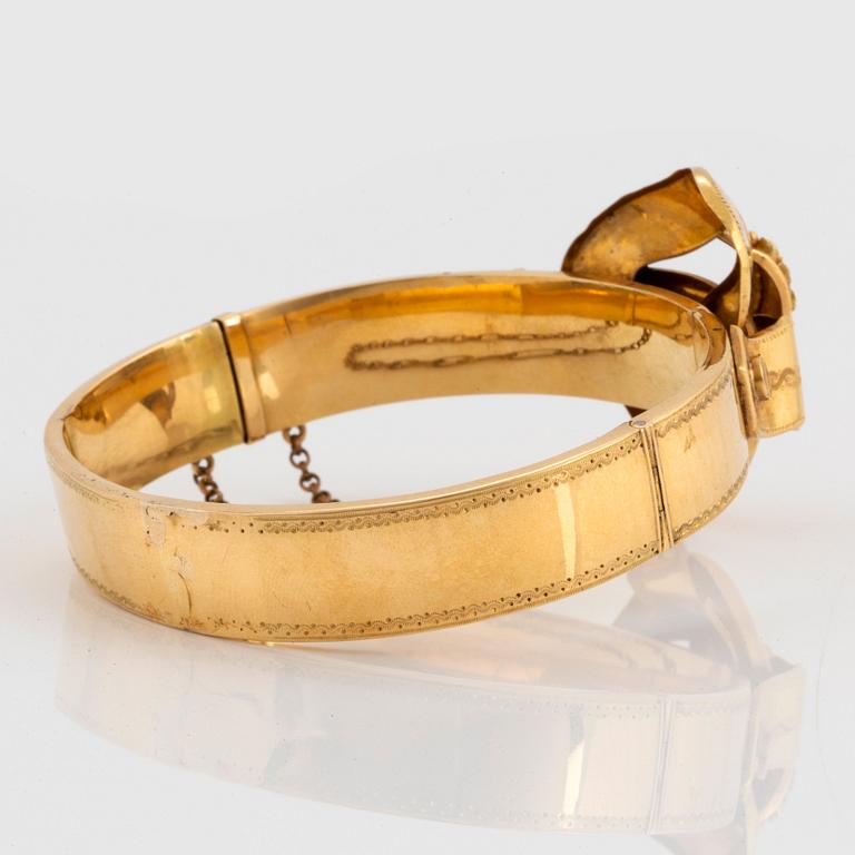 Gustaf Dahlgren armband 18K guld med pärlor.