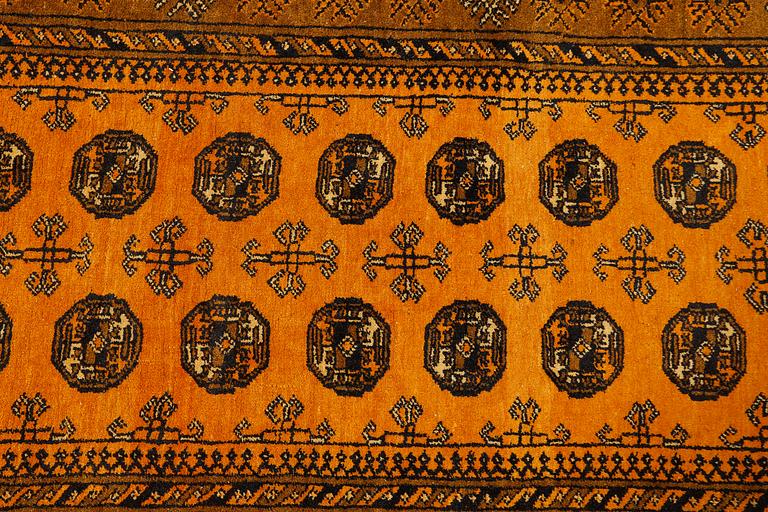 MATTA, Guldafghan, old, 183 x 109 cm.