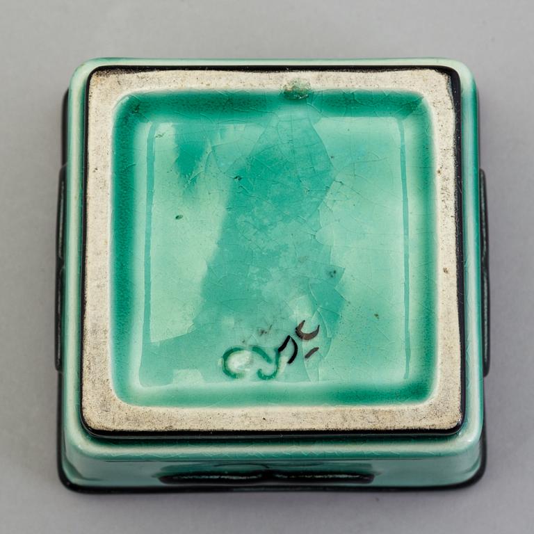 ILSE CLAESSON, "Serie V", 4 ytterfoder och lockask, flintgods. Rörstrand 1930-tal.