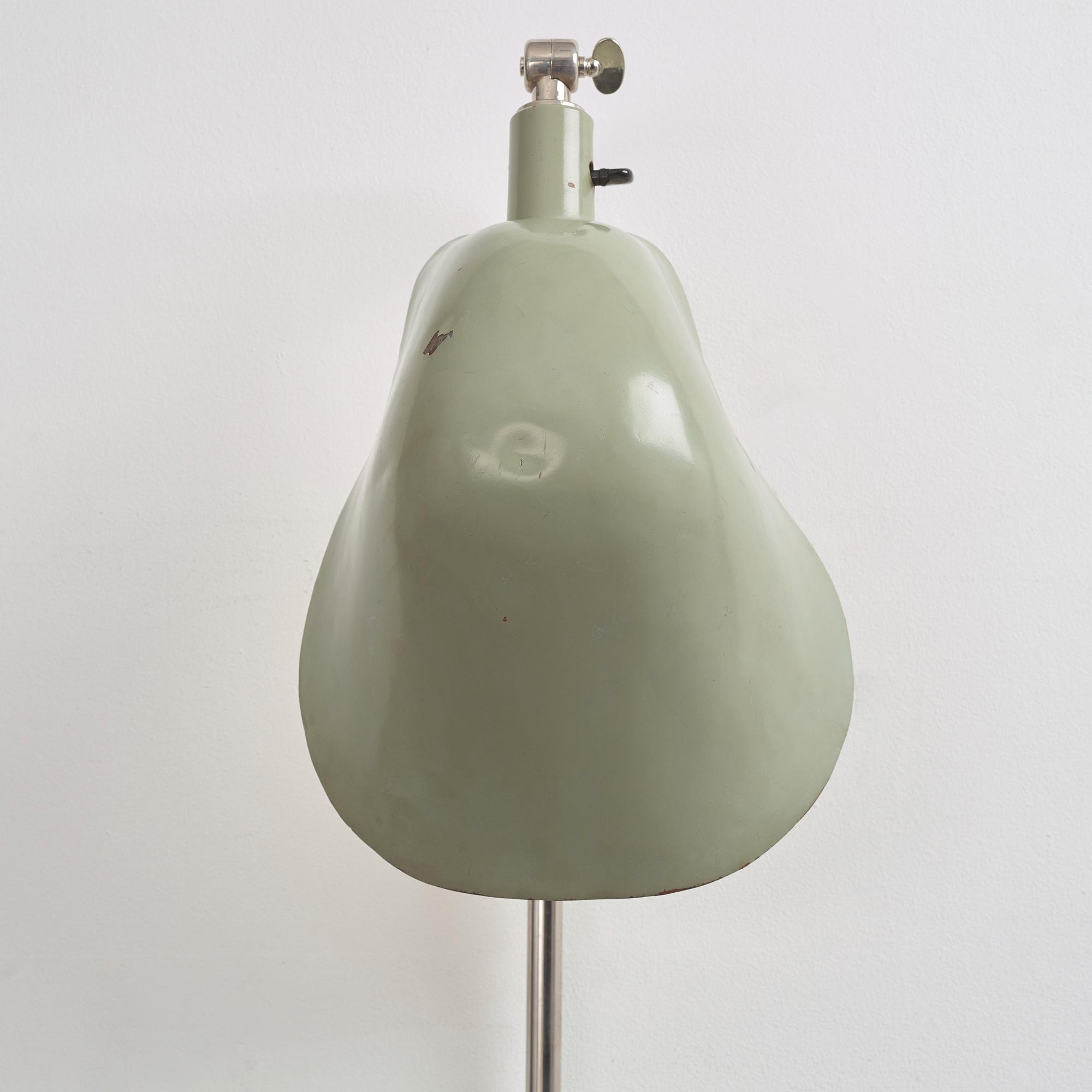 Gunnar Asplund, vägglampa, "Typ 16". Proveniens: Rådhuset i Göteborg 1936. Sannolikt utförd av Arvid Böhlmarks Lampfabrik.