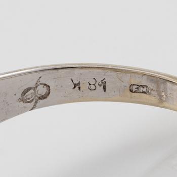 Ring 18K white gold with dark sapphires, pear-shaped and brilliant-cut diamonds.