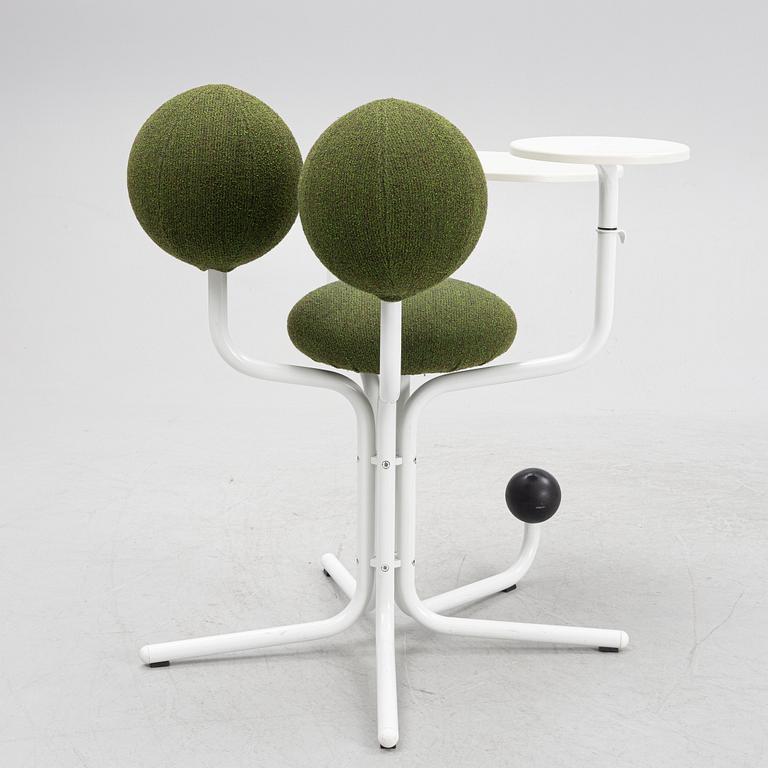 A 'Globe Tree' workstation by Peter Opsvik, Globe concept.