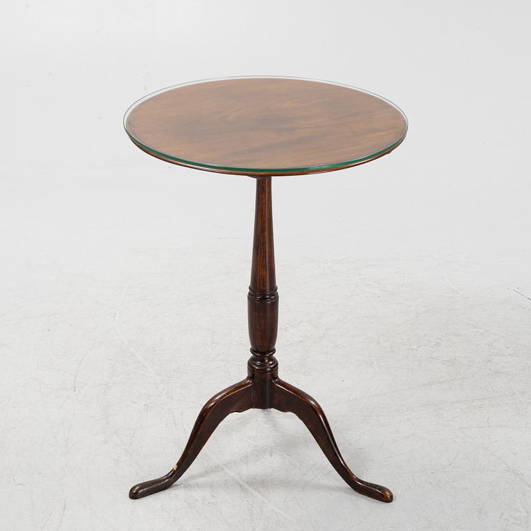 A mahognay side table, 19th Century.