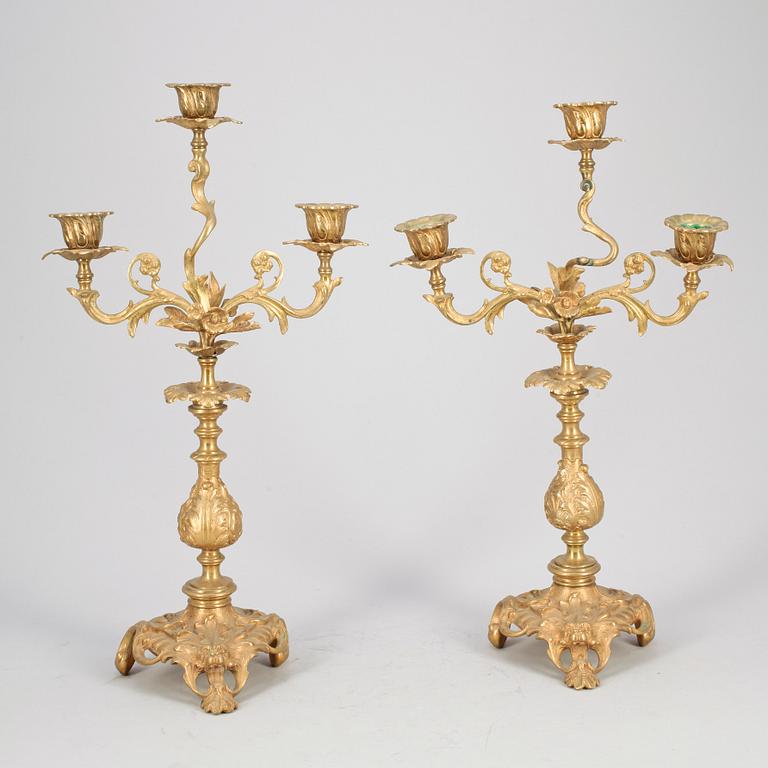 KANDELABRAR, ett par, nyrokoko, 1800-talets slut.