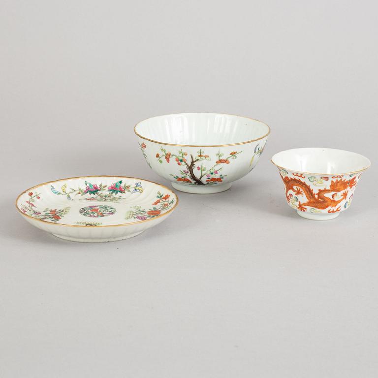 A Chinese bowl and a bowl with stand, 20th Century.