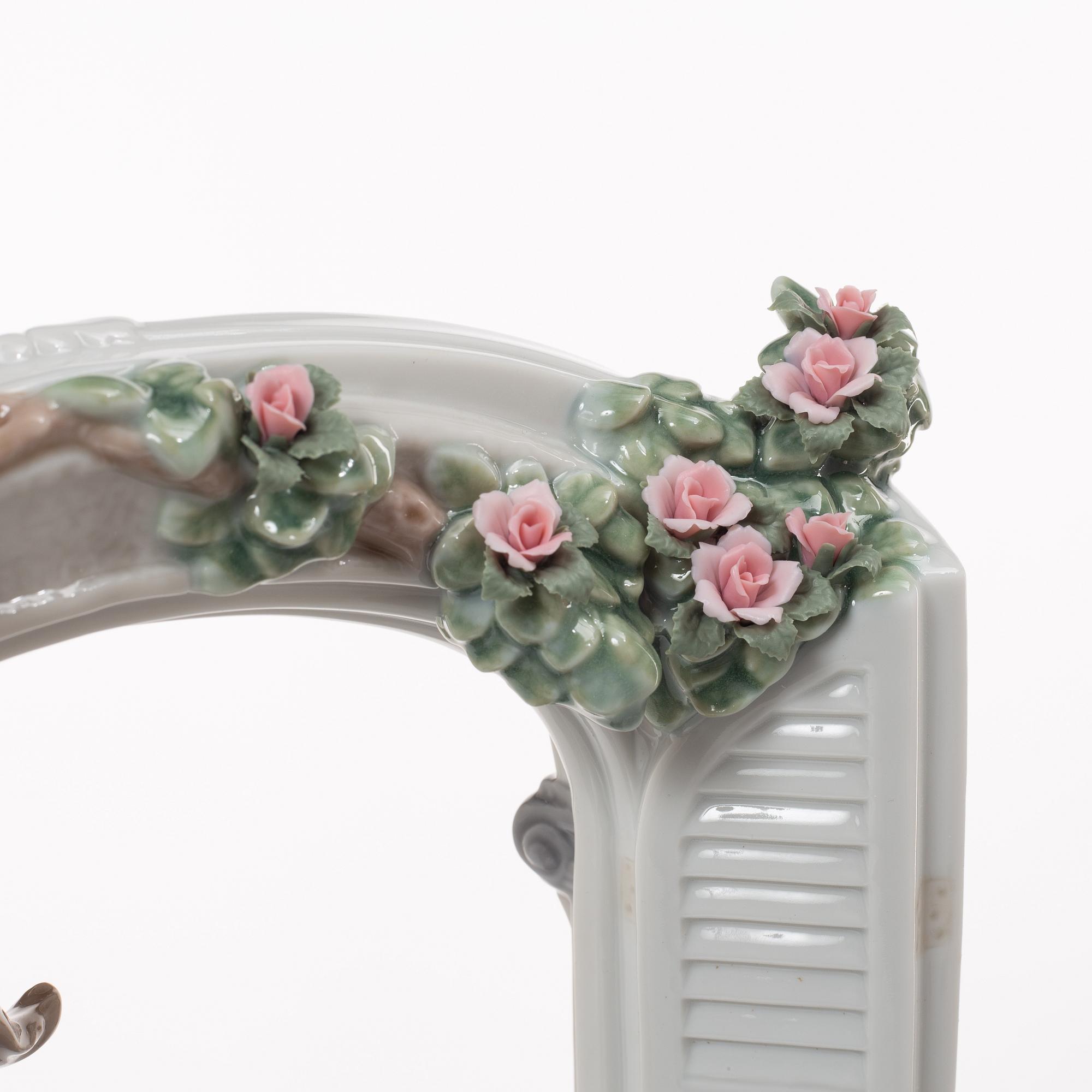 Marco Antonio Noguerón, figurin, "Thinking of love", Lladró, Spanien, 2007.