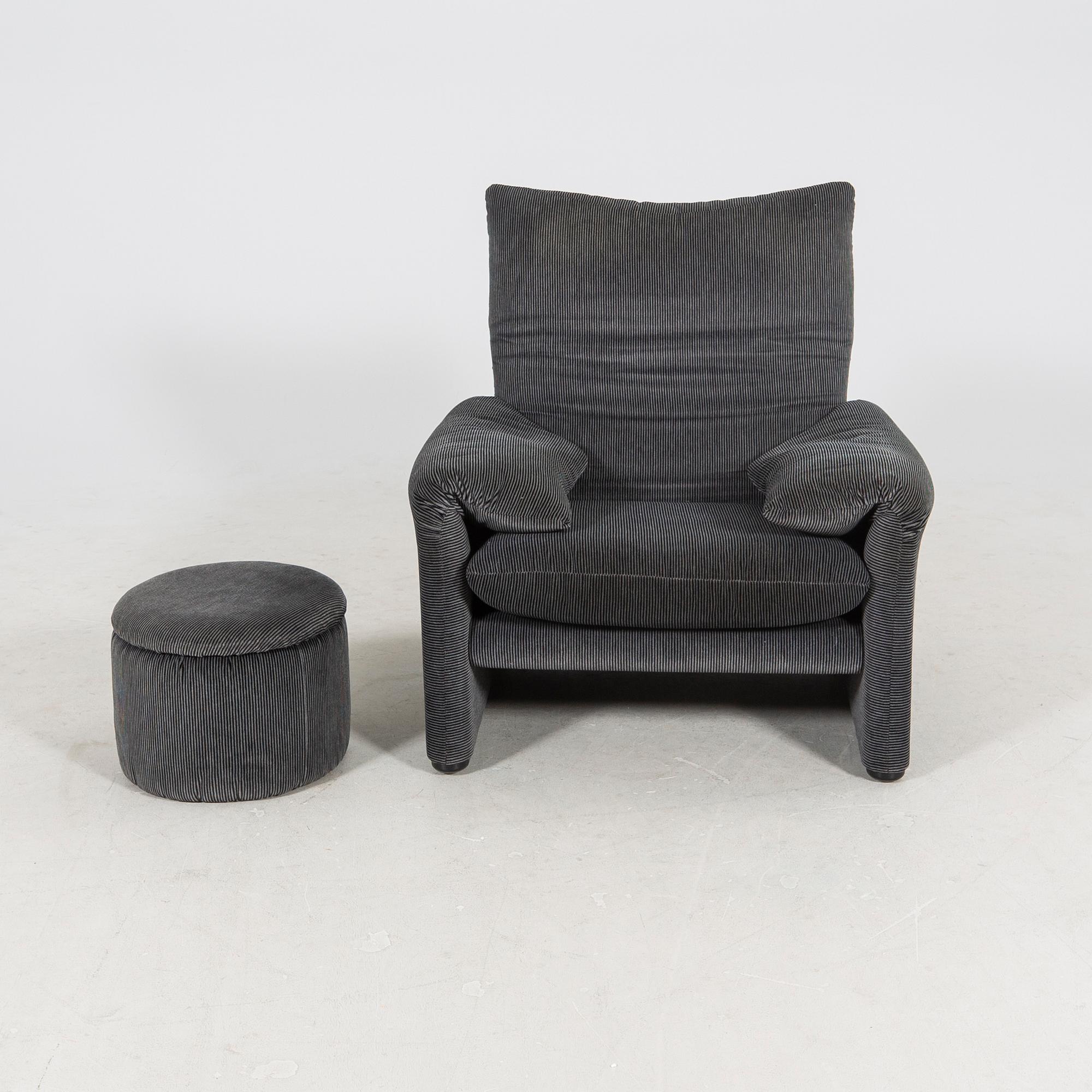 Vico Magistretti armchair with footstool "Maralunga" for Cassina Italy late 20th century.