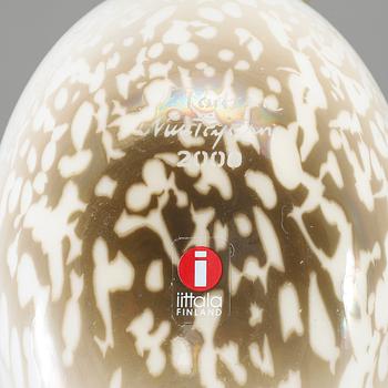 OIVA TOIKKA, lasilintu, Lapintiira, 2000, signeerattu O. Toikka Nuutajärvi.