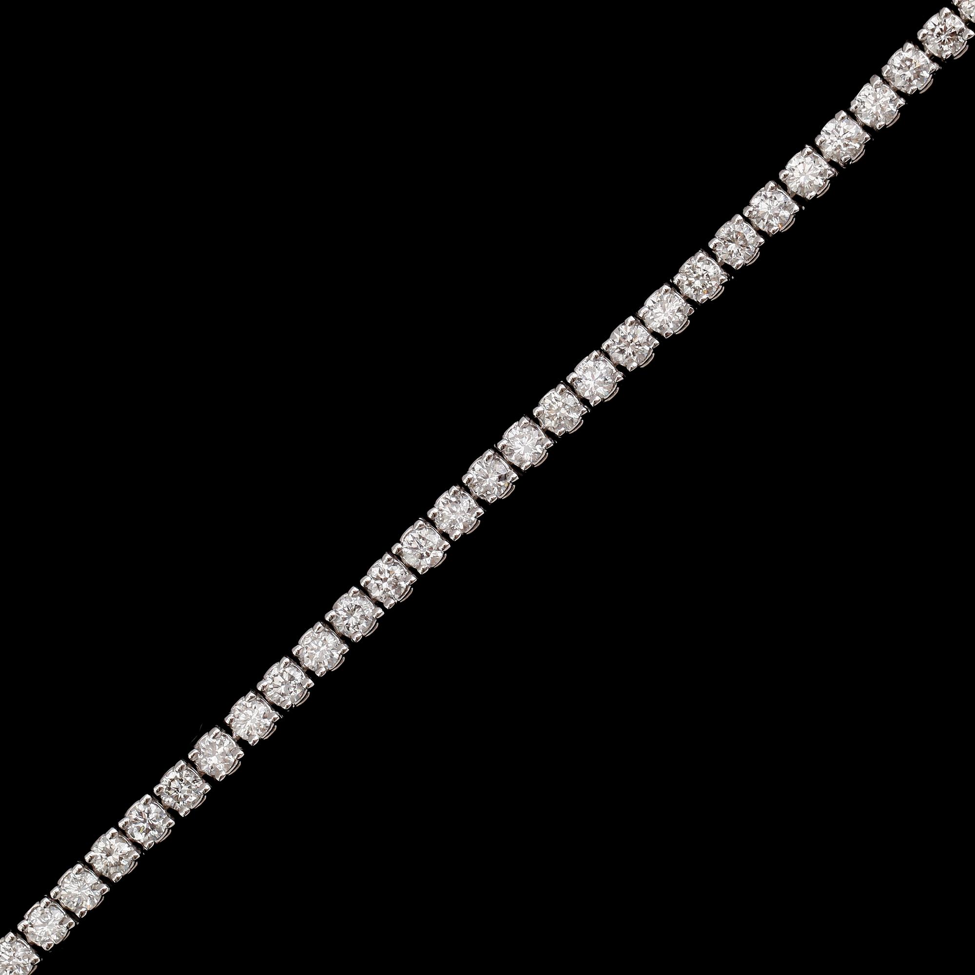 ARMBAND, sk Rivière, briljantslipade diamanter tot 5.19 ct.