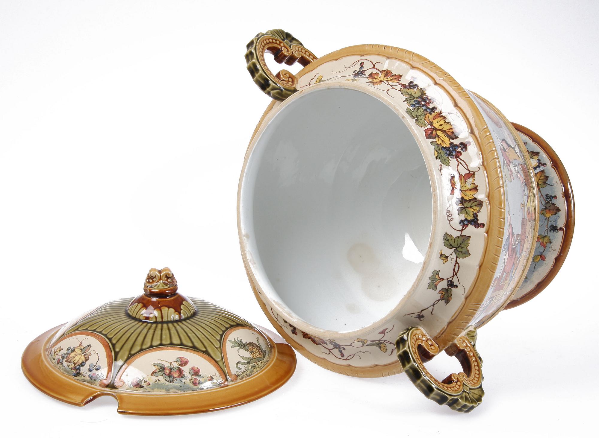 BÅLSKÅL, majolika, 1800/1900-tal.
