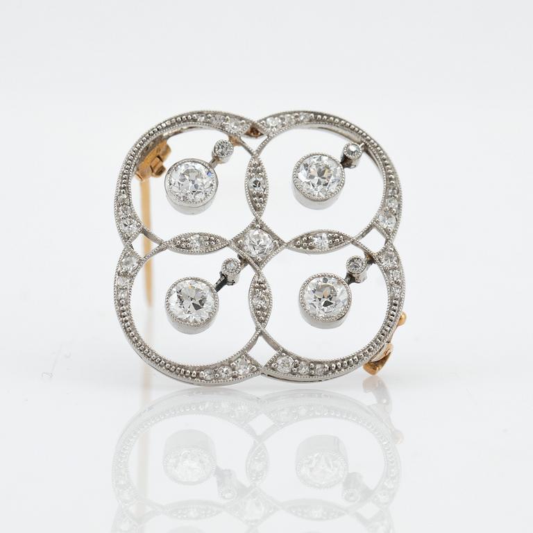 Brooch, 18k white gold openwork set with brilliant-cut diamonds.