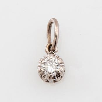 Pendant in 8K white gold with a round brilliant-cut diamond.