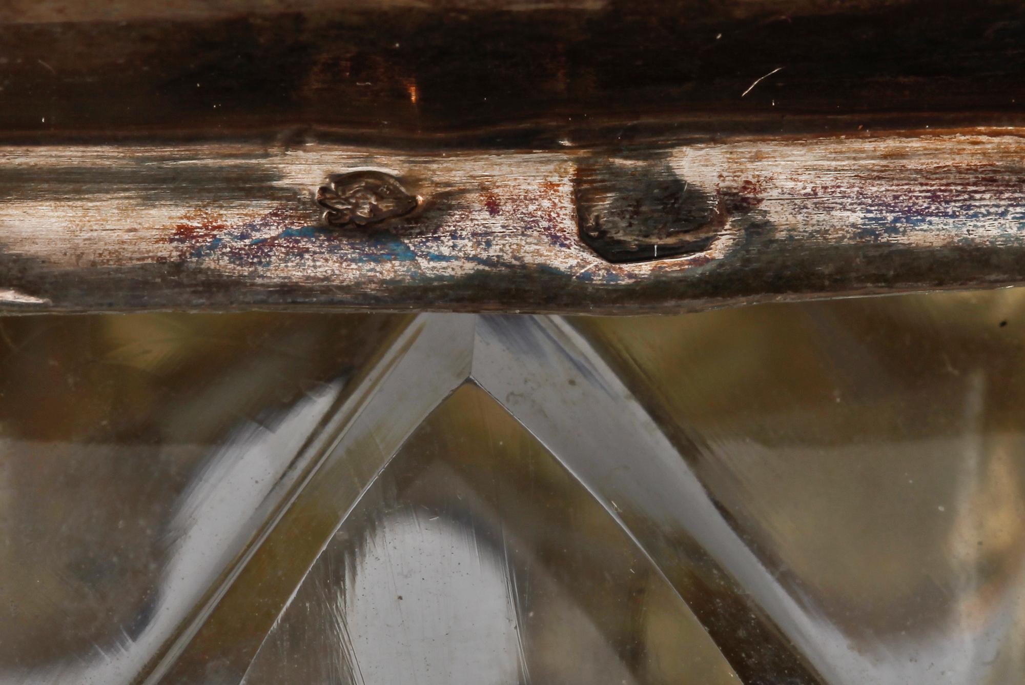 SALTKAR, ett par samt SENAPSKANNA, silver, glas, nyrokoko, Frankrike, 1800-tal.