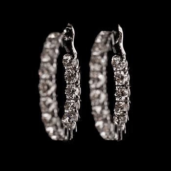 ÖRHÄNGEN, briljantslipade diamanter, tot. 2.23 ct.