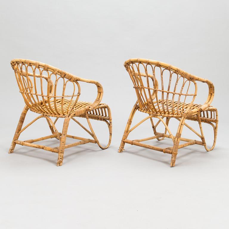 A pair of 1950/60s rattan lounge chairs.