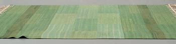 Marianne Richter, Matta, "Muren grön", rölakan, ca 250,5-254,5 x 172-173 cm, signerad AB MMF MR.