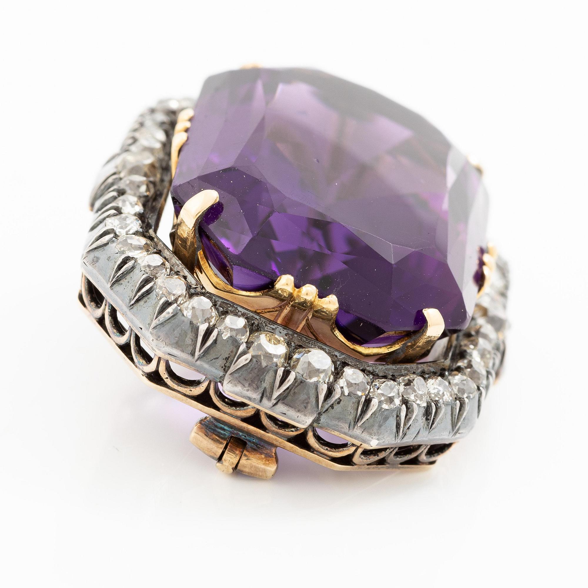 A brooch 14K gold and silver with a faceted amethyst and old-cut diamonds, 19th century.