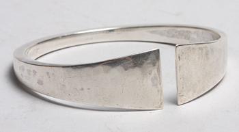 ARMRING. Sterling silver. Debe-Form, Inga Britt-Dahlquist & Olof Barve, Malmö 1963.