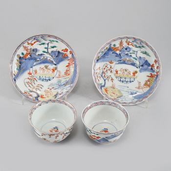 KOPPAR MED FAT, ett par, porslin, Kina, Qianlong (1736-95).