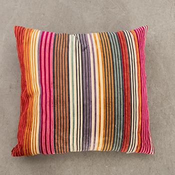 Ottavio Missoni, plädar 2 st samt kudde.