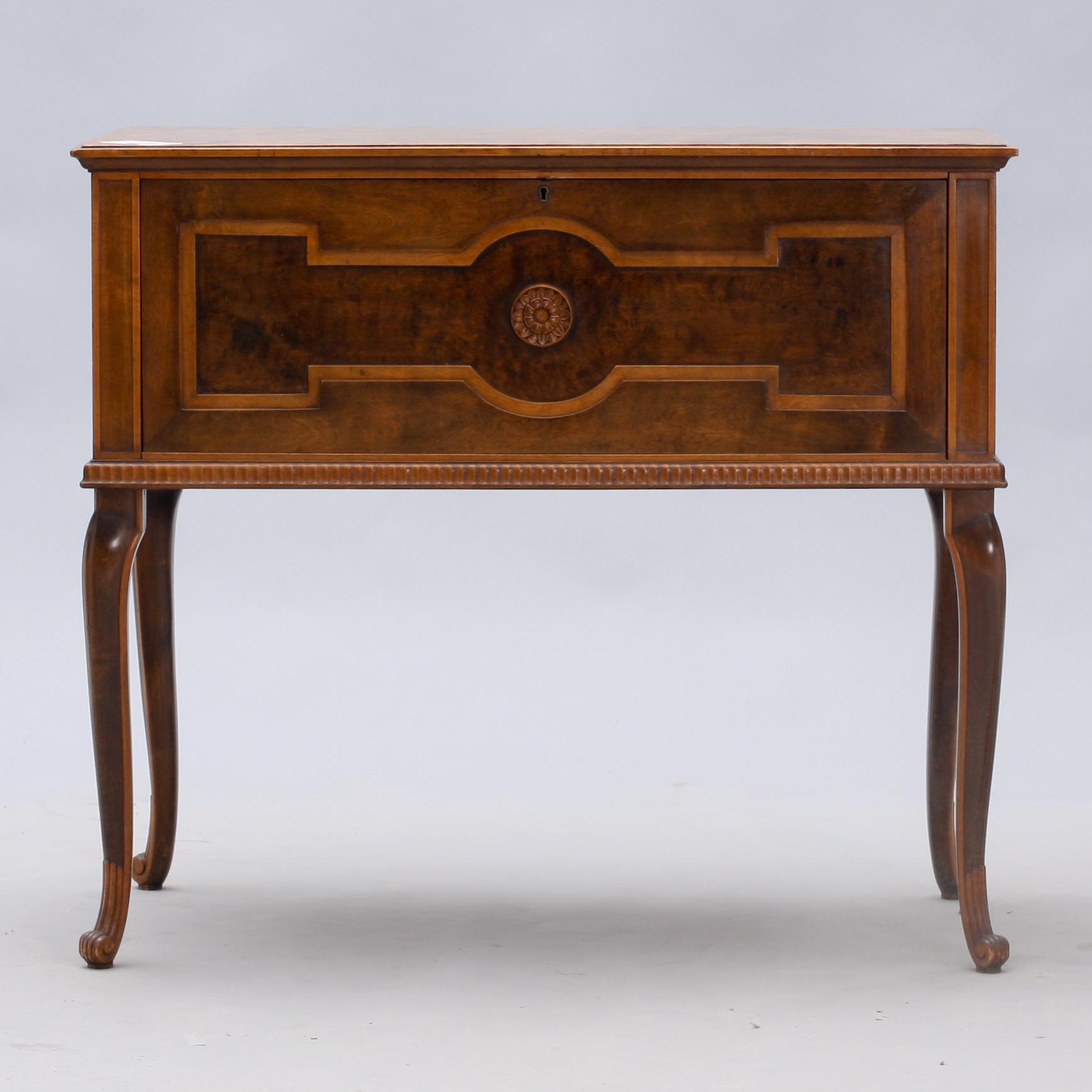 MATSALSGRUPP, 12 delar, brickmärkt Firma Möbler & Inredningar, inneh Arkitekt GH Wrange, Stockholm. 1920-30-tal.