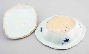 TERRIN, porslin, Kina, omkring år 1800.