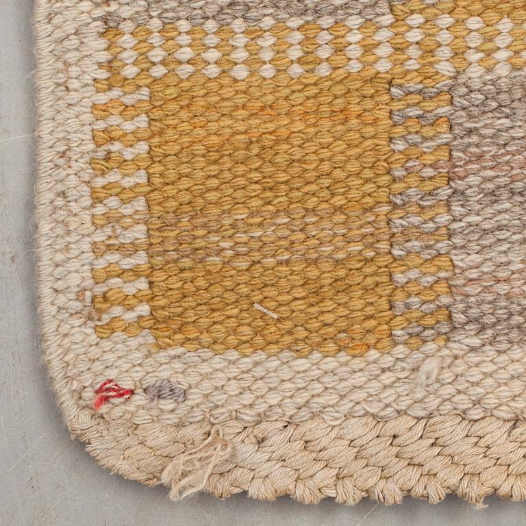 CARPET. "Schackrutan brun". Flat weave. 259,5 x 206,5 cm. Signed AB MMF BN.