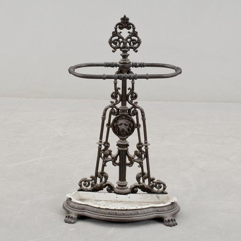 PARAPLYSTÄLL. Gjutjärn. 1900-tal.