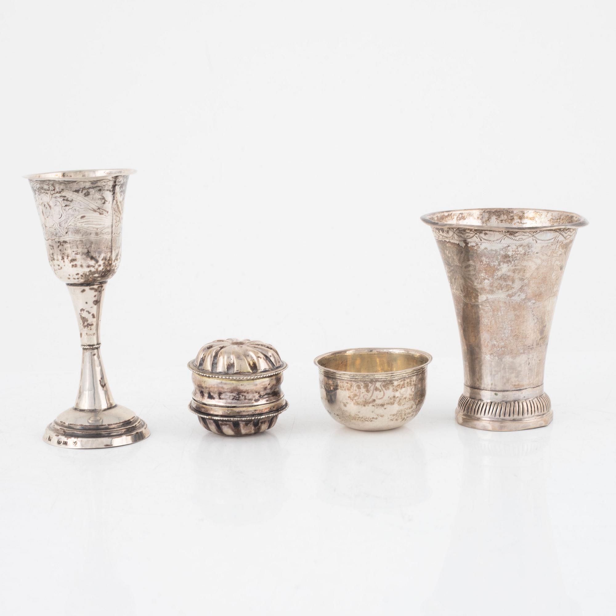 Kalk, tumlare, dosa samt bägare, silver, Sverige, 1700-talets andra hälft till 1832.