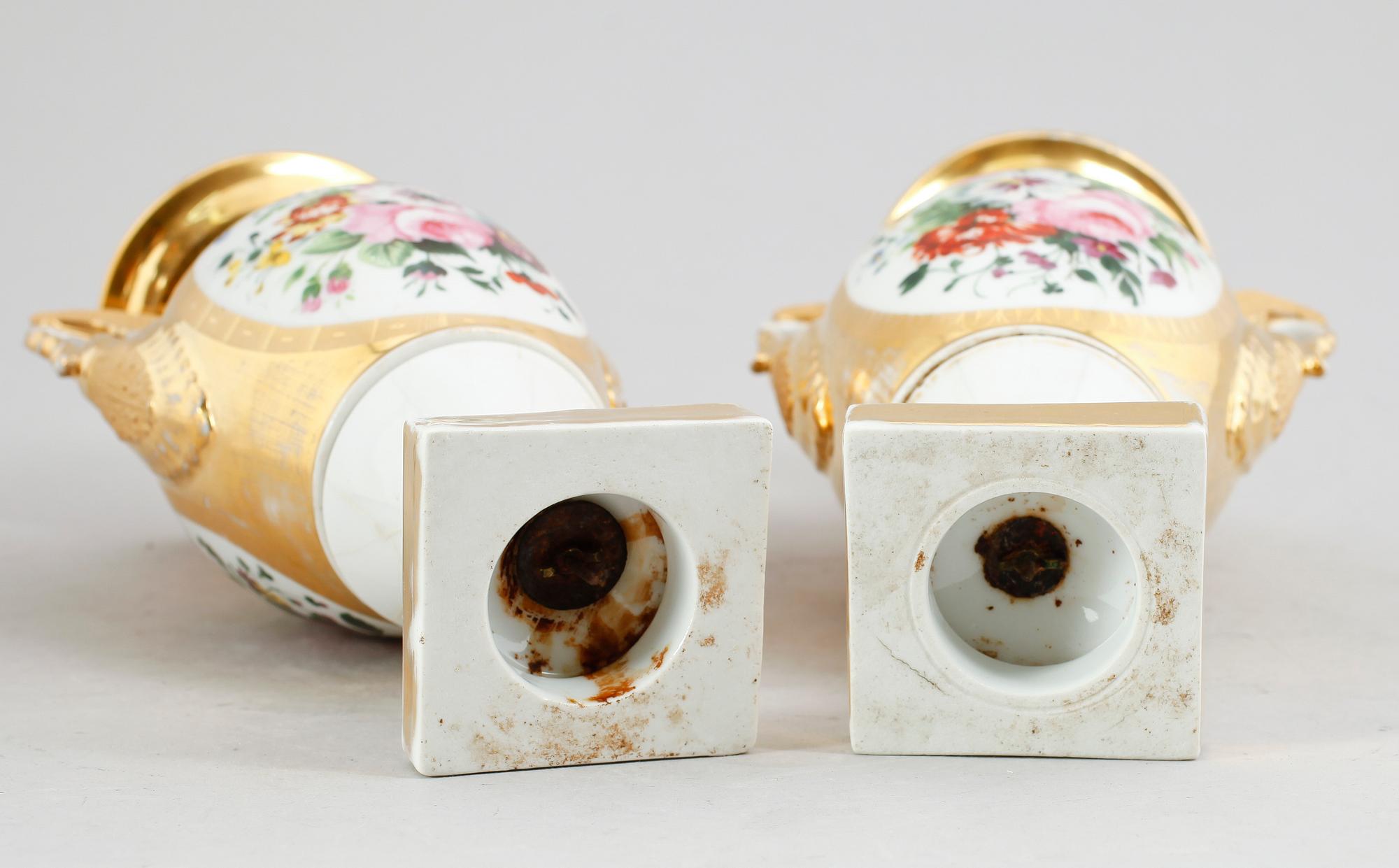 VASER, 1 par, porslin, 1800-talets första hälft.