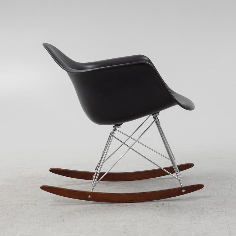 Charles and Ray Eames, rocking chair, "Eames Plastic Armchair RAR", Vitra 2004.
