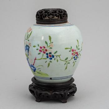 A famille rose tea caddy, Qing dynasty, Qianlong (1736-95).