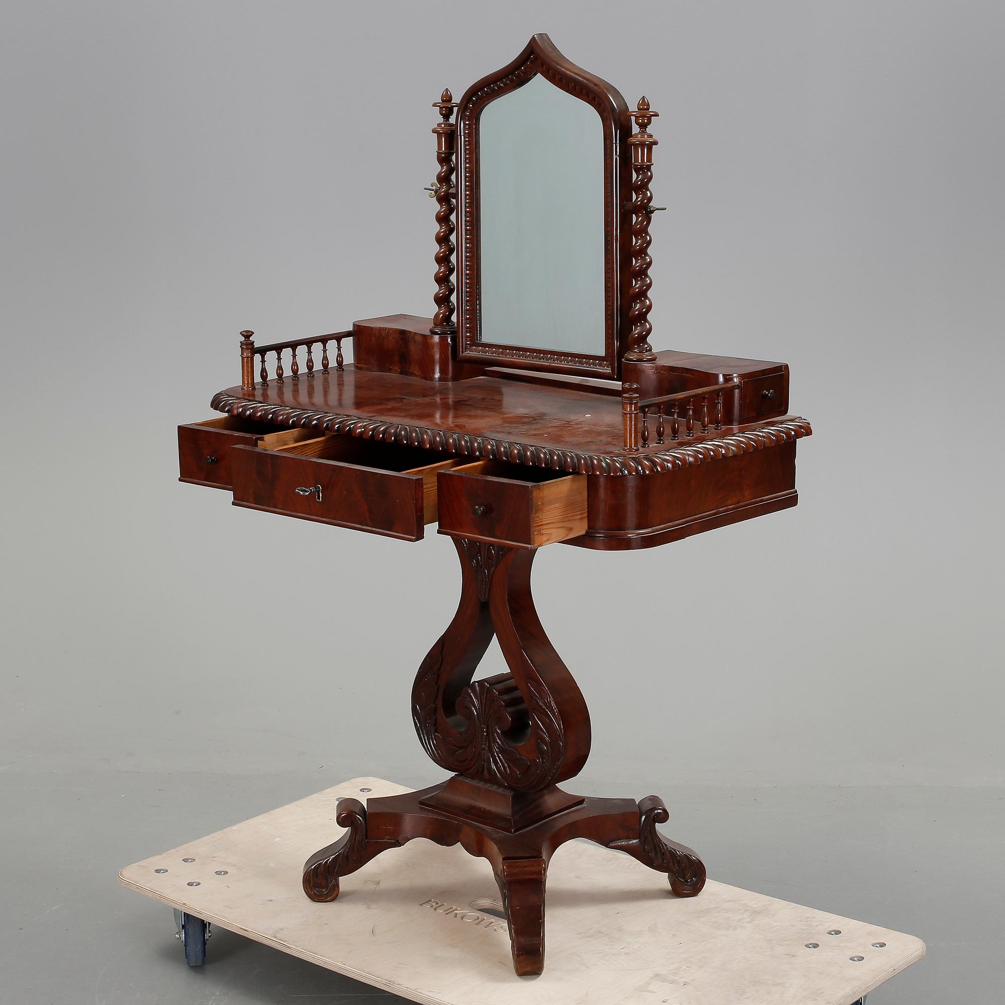 TOILETTEBORD, senempire, 1800-talets mitt.