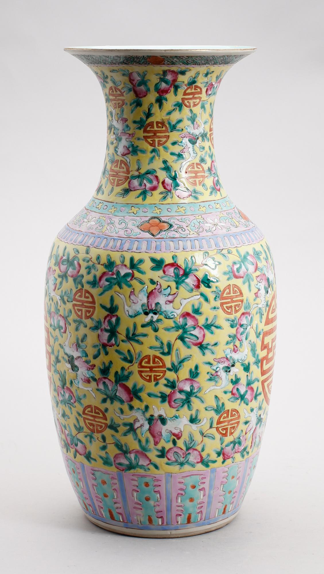 VAS, porslin, Kina, 1900-tal.