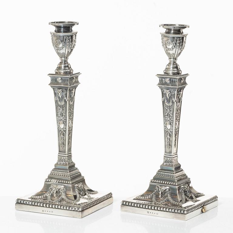 A pair och silver plated candelsticks, mark of  Elkington & Co, Birmingham, 1888-1890.