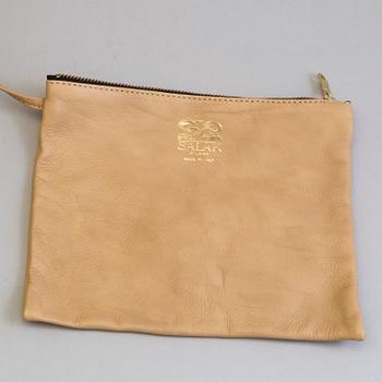 A Salar Juni Woven Shoulder Bag.