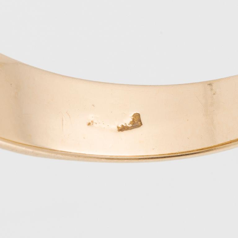 Ring, 18K guld med briljantslipade diamanter.