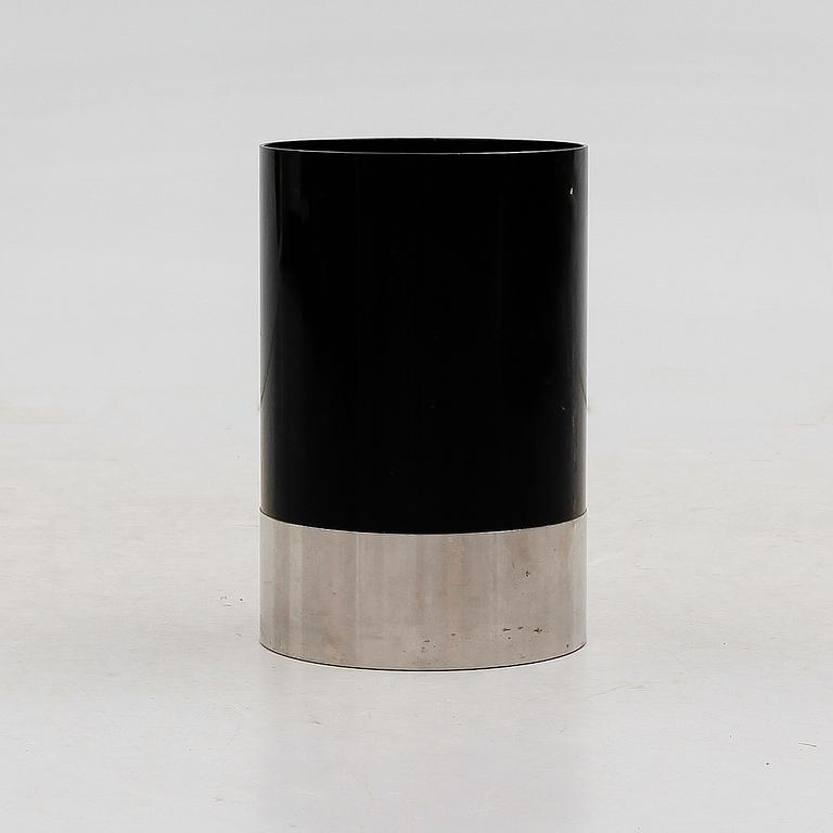 PAPPERSKORG, bakelit och vitmetall, Husqvarna, 1900-talets mitt.